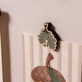 Wall Magnet Picture Hanger - Oak Leaf